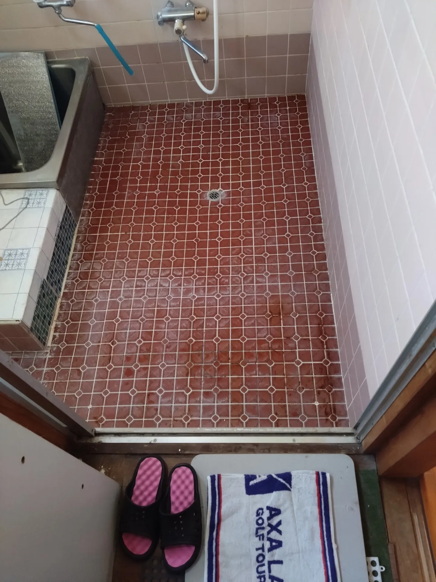 長年使ってきたお風呂愛着はあるが、床が冷たい！！